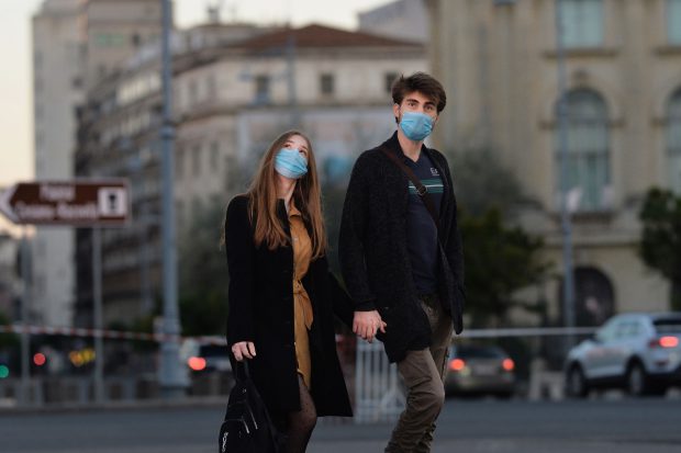 Ce le promite Guvernul Cîțu tinerilor: bani pentru mutatul la țară, programe de afaceri, tabere sociale și „măsurarea stării de bine”