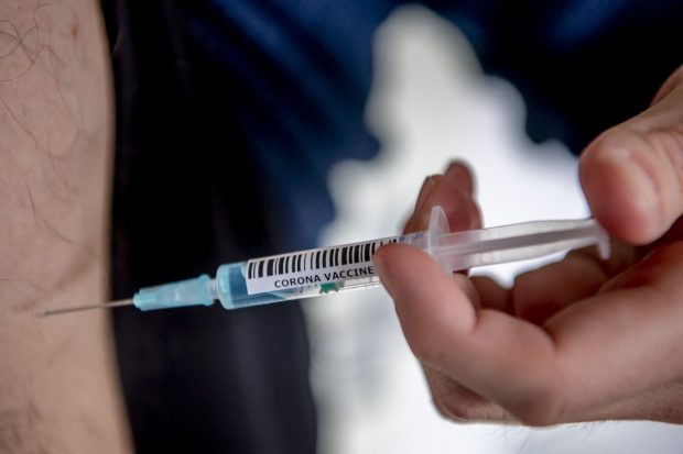 Italia va începe o campanie de vaccinare anti-COVID gratuită la începutul lui 2021. Cine va avea prioritate