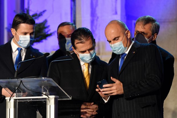 Ce le transmitea aseară Rareș Bogdan liderilor UDMR. Acum liberalii au nevoie de voturile maghiarilor pentru a rămâne la guvernare