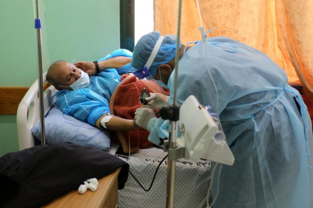 Studiu COVID-19: Bărbații, de trei ori mai predispuși să ajungă în terapie intensivă decât femeile