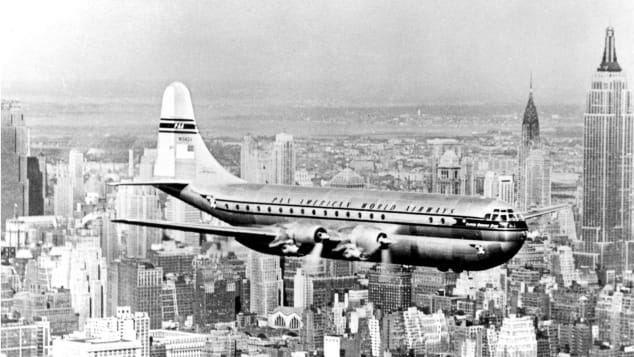 Cușetă și restaurant. Cum arăta călătoria cu avionul de lux Pan Am Boeing 377 în 1950