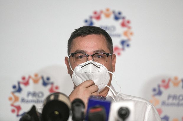 Victor Ponta și Daciana Sârbu – mesaj de Crăciun alături de cel mai nou membru al familiei:  Maria, fetița adoptată