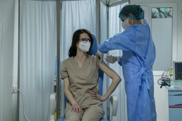 Formularele pe care pacienții trebuie să le completeze dacă au reacții adverse la vaccinul anti-COVID