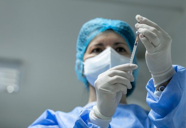 Câți dintre românii vaccinați cu schema completă s-au infectat cu COVID. Precizările lui Valeriu Gheorghiță