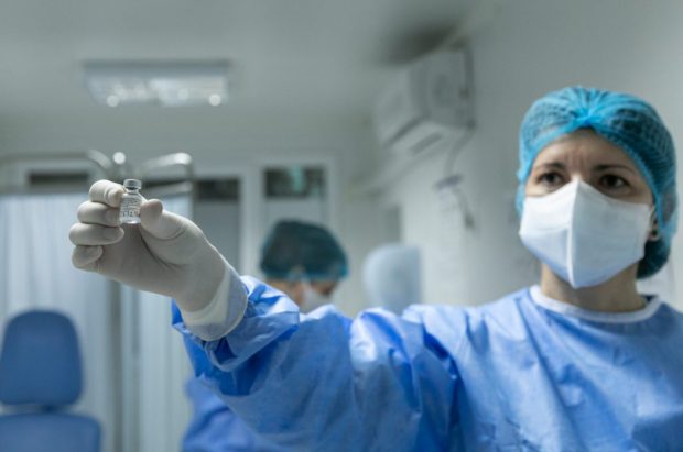 Peste 13.000 de persoane vaccinate anti-COVID în România, în prima săptămână