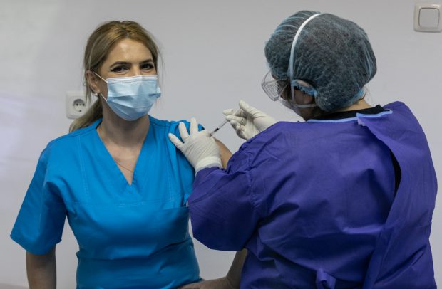 Misterul celor aproape 3.700 de doze de vaccin anti-Covid nefolosit, despre care autoritățile nu ne spun nimic