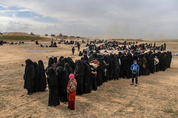 O tânără din Marea Britanie a fost găsită în tabăra siriană de mirese a ISIS, după șase ani de căutări. Femeia i-a făcut doi copii unui jihadist