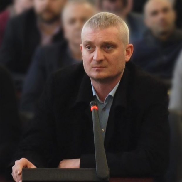 7 persoane, inclusiv cei doi manageri de spital și consilierul Kadas, au primit mandate de arestare preventivă pentru 30 de zile, în dosarul de coruție privind achiziția de echipamente medicale