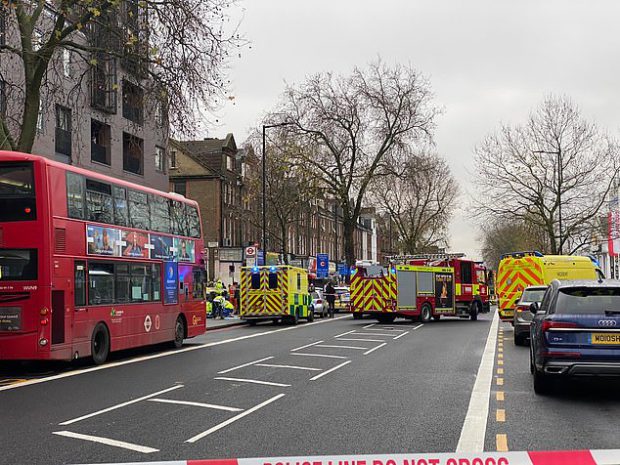 Mai multe persoane rănite la Londra, după ce o mașină a intrat într-o zonă pietonală