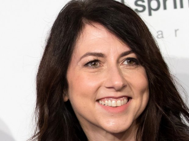 MacKenzie Scott, fosta soţie a lui Jeff Bezos, a donat peste 4 miliarde de dolari în scopuri caritabile, în mai puțin de jumătate de an