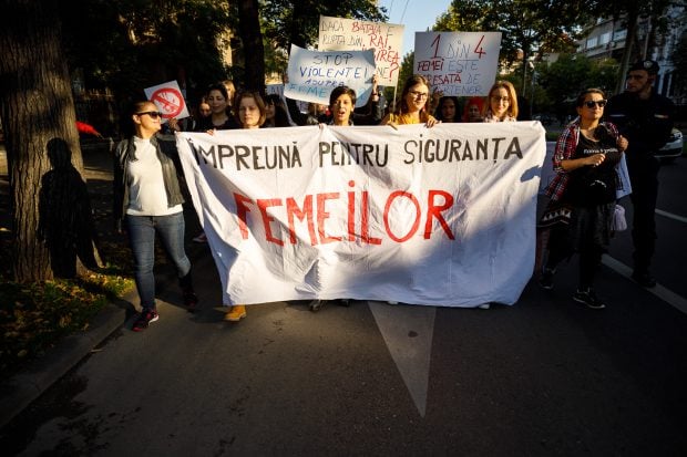 Marș pentru victimele violenței domestice și sexuale în opt orașe din România. „Crește numărul cazurilor: au fost peste 90.000 de intervenții în 2022”