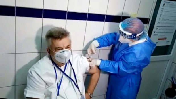 VIDEO | Medicul Sorin Rugină, prima persoană vaccinată din Constanța: ”Nu am avut nicio reacţie, decât bucuria că am fost vaccinat”
