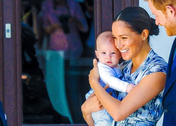 Prințul Harry și Meghan Markle, surpriză de proporții la lansarea primului lor podcast. Vocea fiului lor, auzită pentru prima oară de public