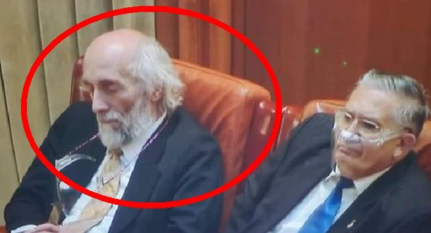 Senator AUR, surprins dormind în Parlament. Mircea Dăneasa spune că medita: ”Activam conexiuni speciale”