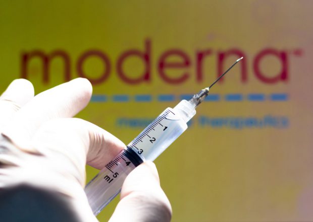 Un doctor din Boston a avut o reacţie alergică severă la vaccinul anti-COVID produs de compania Moderna
