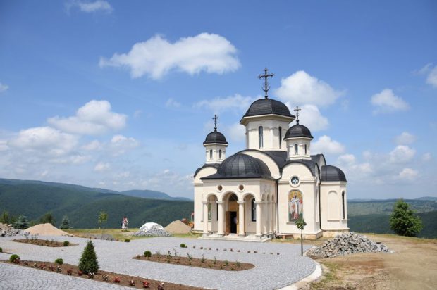 Angajatul unei mănăstiri din Cluj, rupt în bătaie! Agresorul crezuse că tânărul vrea să-i batjocorească fata