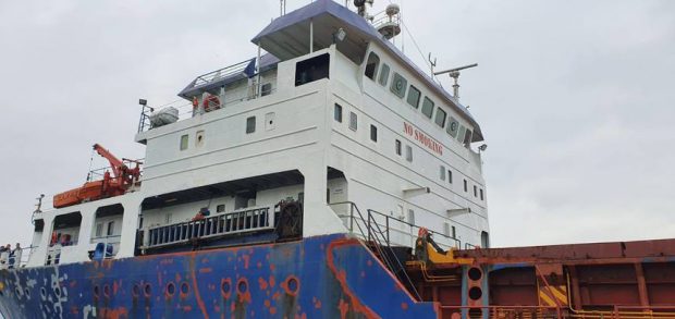 O navă cu 12 sirieni la bord, abandonată în Portul Constanța. Marinarii sunt neplătiți de un an, iar proviziile de hrană sunt pe sfârșite