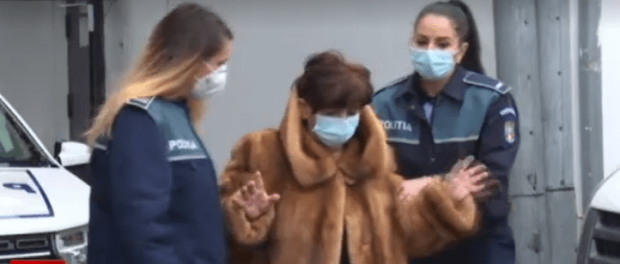 O femeie, medic ginecolog, din Pitești, acuzată că și-a bătut și sechestrat o pacientă, plasată sub control judiciar