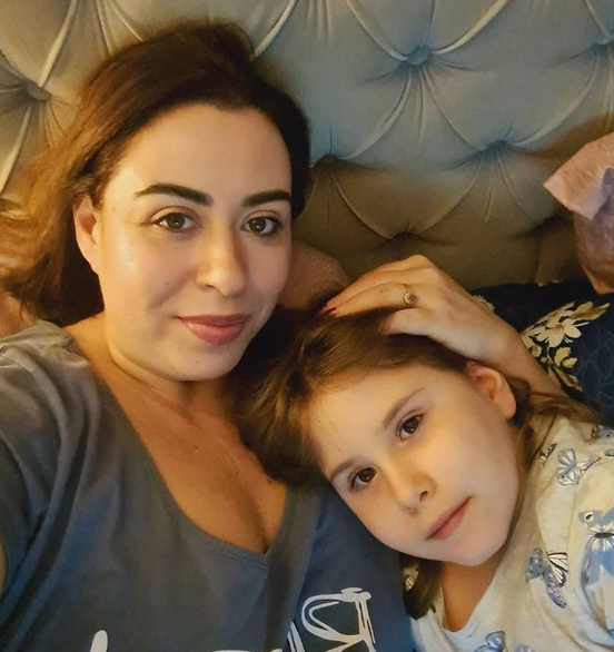Oana Roman, Crăciun alături de fiica ei, după ce Marius Elisei a plecat de acasă. „Anul ăsta Isa nu a prea vrut să stea la poze”