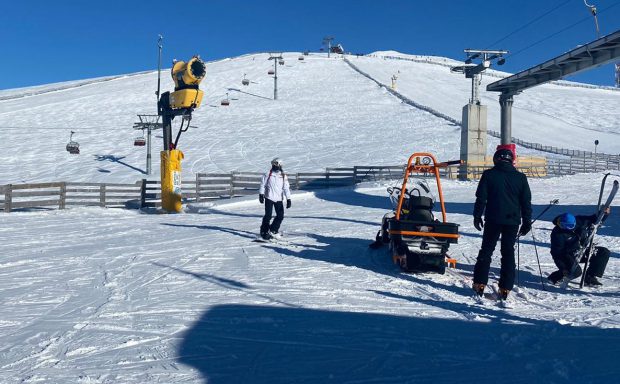 Pârtiile de schi de la Sinaia, închise în prima zi de Paști, din cauza vântului puternic