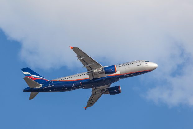 O companie aeriană rusă va crea scaune speciale pentru pasagerii care refuză să poarte mască
