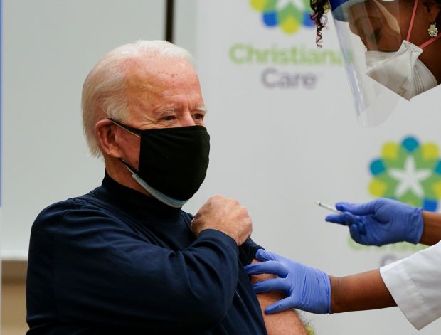 VIDEO | Joe Biden s-a vaccinat anti-COVID în direct la TV