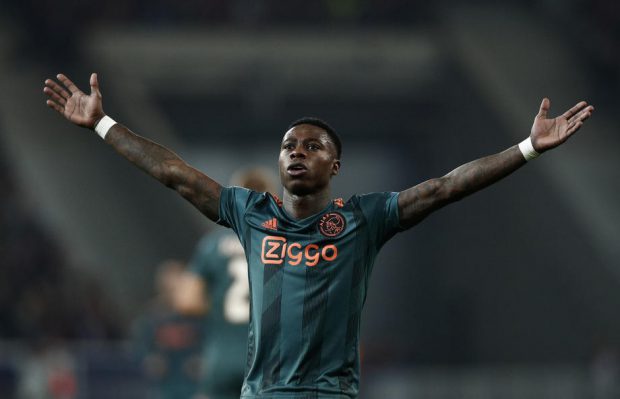 Atacantul lui Ajax și al naționalei Olandei, arestat după ce și-a înjunghiat o rudă