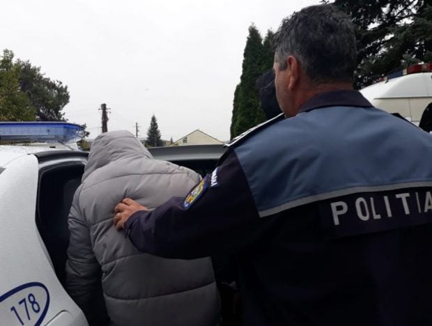 Şase tineri din Balș au fost arestaţi, după ce au batjocorit o fată de 18 ani