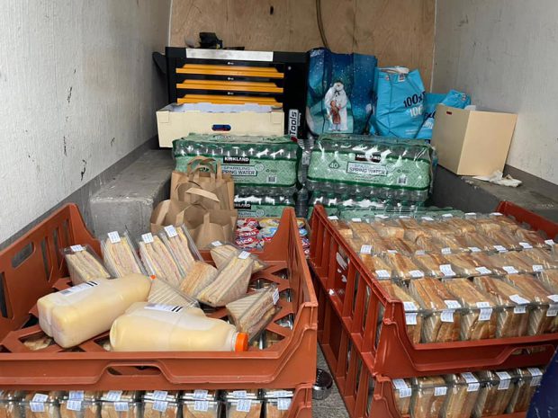 MAE a oferit alimente și apă românilor blocați în zona Dover