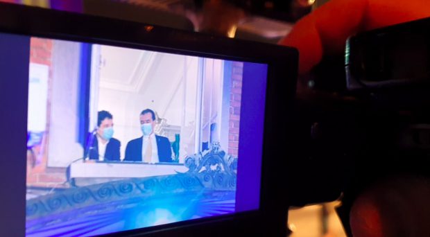 Seara alegerilor la sediul PNL. Ludovic Orban și Nicușor Dan, la balconul din Modrogan în așteptarea primelor rezultate