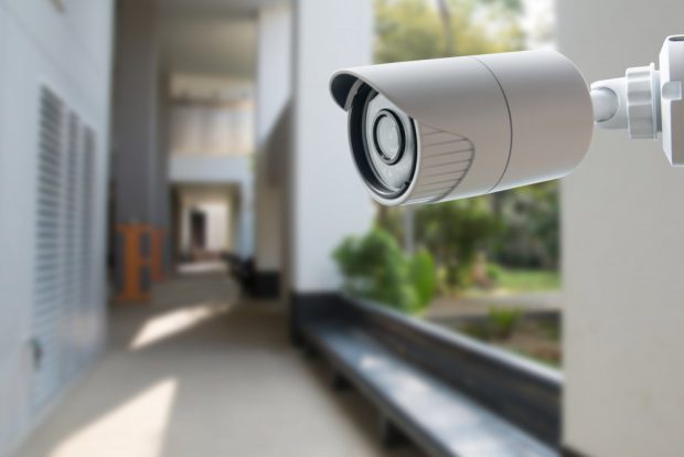 (Publicitate) Sisteme de supraveghere disponibile la Comenzi.ro – de ce să vă montați camere acasă sau la birou