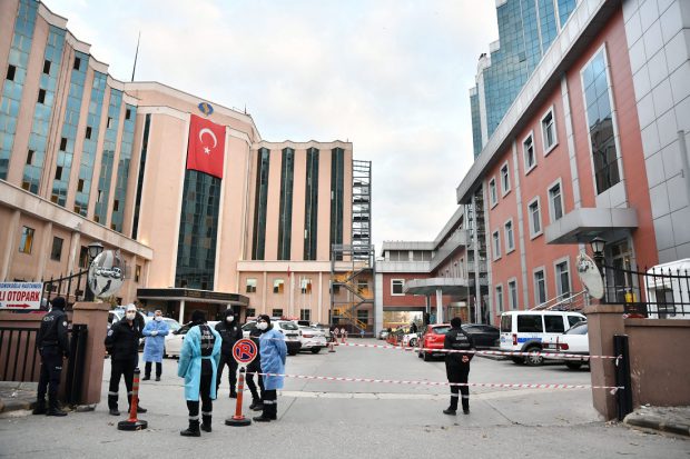 Imagini dramatice din Turcia. Bilanțul victimelor incendiului de la spitalul din Gaziantep a ajuns la 10