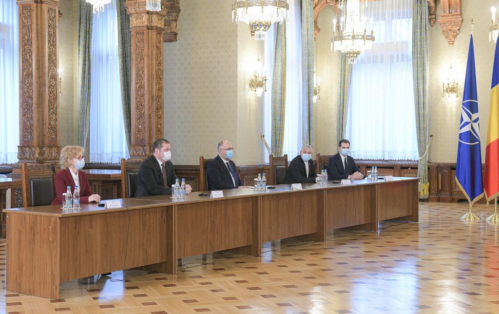 Președintele Iohannis a încheiat consultările cu partidele pentru formarea guvernului. Rafila, Cîțu și Cioloș, propuneri de premier