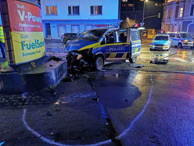 Cinci polițiști grav răniți, mașinile în care se duceau la aceeași intervenție s-au ciocnit una de alta, la Aachen, în Germania