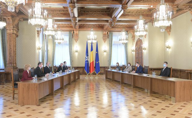 Președintele Iohannis a încheiat consultările cu partidele pentru formarea guvernului. Rafila, Cîțu și Cioloș, propuneri de premier