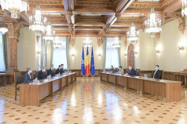 Delegația USR-PLUS a stat 20 de minute la consultările de la Cotroceni. Urmează AUR