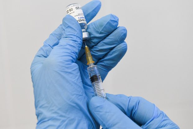 Argentina și Belarus au început campania de vaccinare anti-COVID-19 cu serul Sputnik V