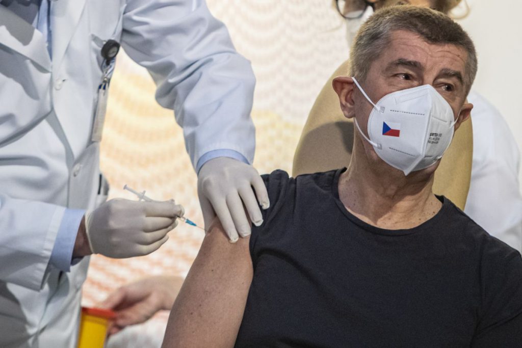 „Ziua V” în UE, „un mesaj de speranță”. Primii vaccinați: pensionari, cadre medicale, politicieni și un episcop bulgar
