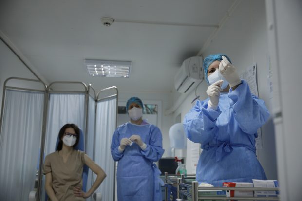 Românii care au făcut prima doză de vaccin anti-COVID în țară și vor să plece în alt stat UE, pot face rapelul acolo