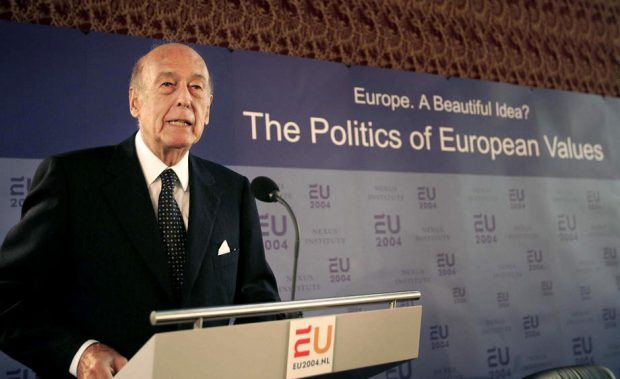 Fostul preşedinte al Franței Valery Giscard d’Estaing a murit din cauza COVID-19