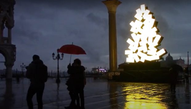 VIDEO | Un brad de Crăciun digital a fost amplasat în Piața San Marco din Veneția