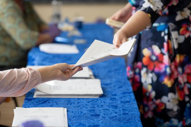 În așteptarea exit-poll-urilor. Pariul pierdut