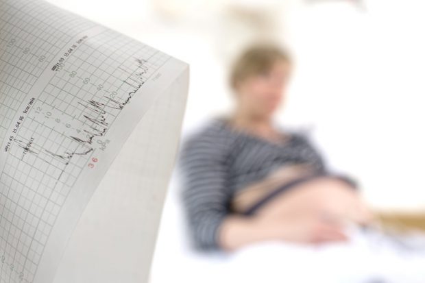 Particule de plastic, găsite în placentele unor bebeluși. Medic: „Este ca și cum ai avea un copil cyborg”