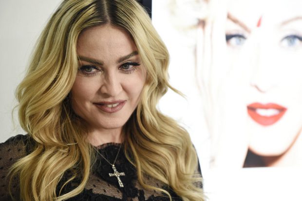 Madonna și-a făcut primul tatuaj la 62 de ani. Unde s-a tatuat vedeta și ce semnificație are desenul