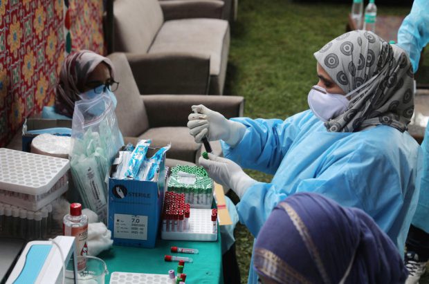 Noi detalii despre boala misterioasă din India. Specialiștii au găsit plumb și nichel în sângele pacienților internați în spital