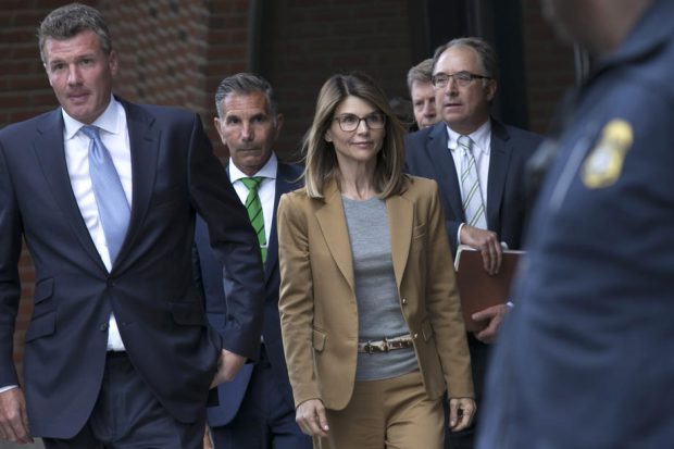 Actrița Lori Loughlin a ieșit din închisoare după două luni. Ce este obligată să facă după eliberare