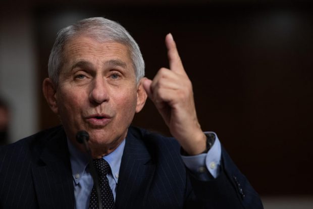 Fauci îi îndeamnă pe afro-americani să se vaccineze, anunțând că o femeie de culoare este unul dintre oamenii de știință care au dezvoltat vaccinul Covid-19