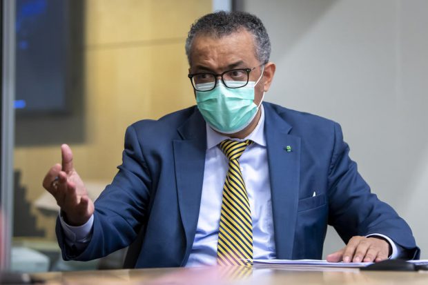 Directorul OMS: ”Este esențial să vaccinăm unii oameni din toate țările decât toți oamenii din unele țări”