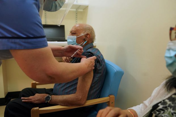 Sumele uriașe pe care Pfizer și Moderna le vor câștiga de pe urma vaccinului anti-COVID