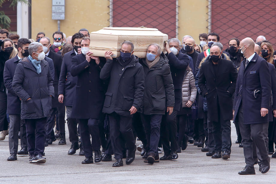Casa lui Paolo Rossi, spartă de hoți în timpul înhumării. Soția a găsit haos în locuință